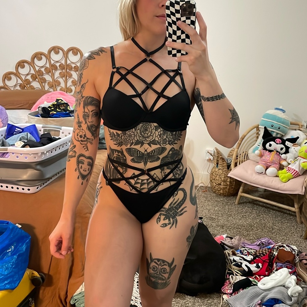 Strappy lingerie set